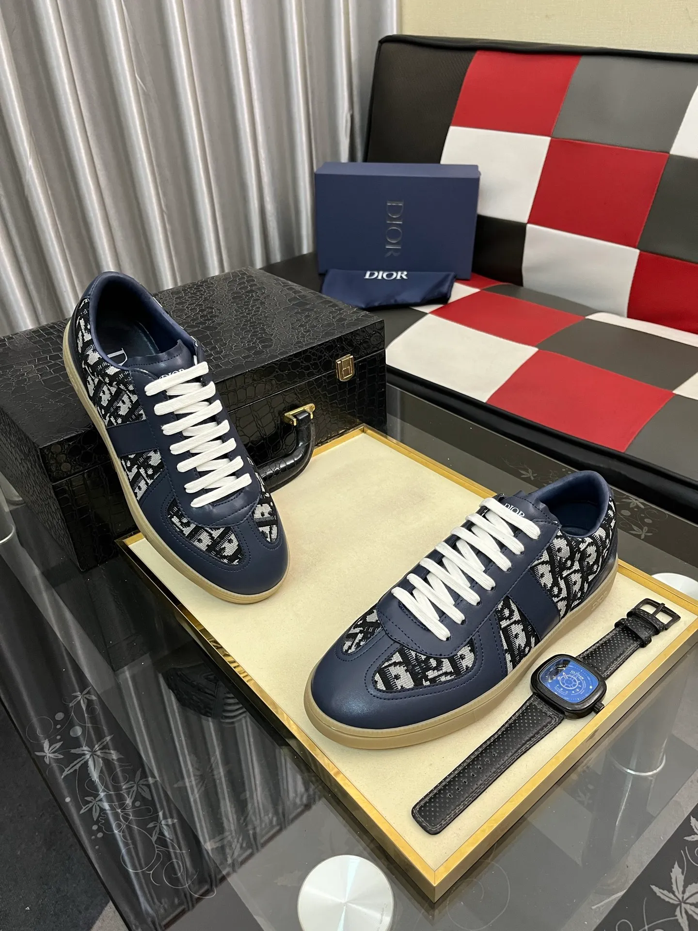 Men's shoes 💰380⌚️⌚️ 【Dior*DIAO】original quality.~ Unique modern style sneakers. 🏃A must-have casual shoe for trendy men😍😍 Original brand imported from Italy, imported original leather, sheep lining (refuses to discolor and grind feet) Sole: Original sole provided by the original factory, French lazy style design ⚠️Fit to the feet, original quality, super comfortable original sole. Code number: 38-445️⃣Colors available